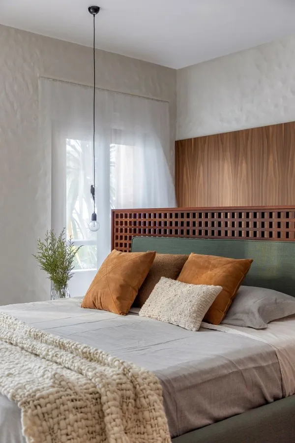 silent couple ignoring problem relationship tension