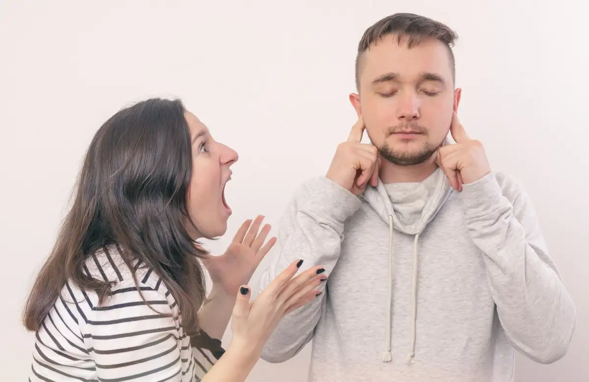couple arguing toxic relationship warning signs sad home