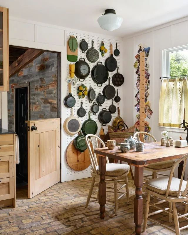 young adult learning with flashcards in everyday setting