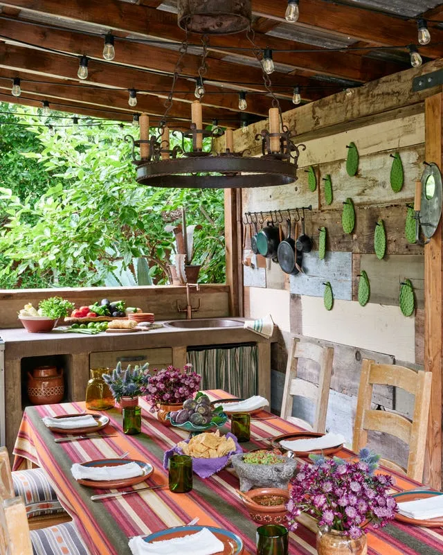 oat milk pouring into coffee art Germany