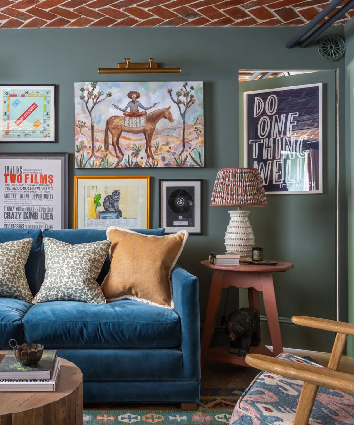 online learning for professionals, modern workspace, Germany