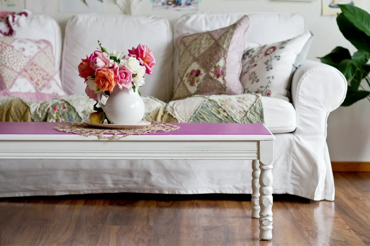 digital file organization minimal desktop with folders