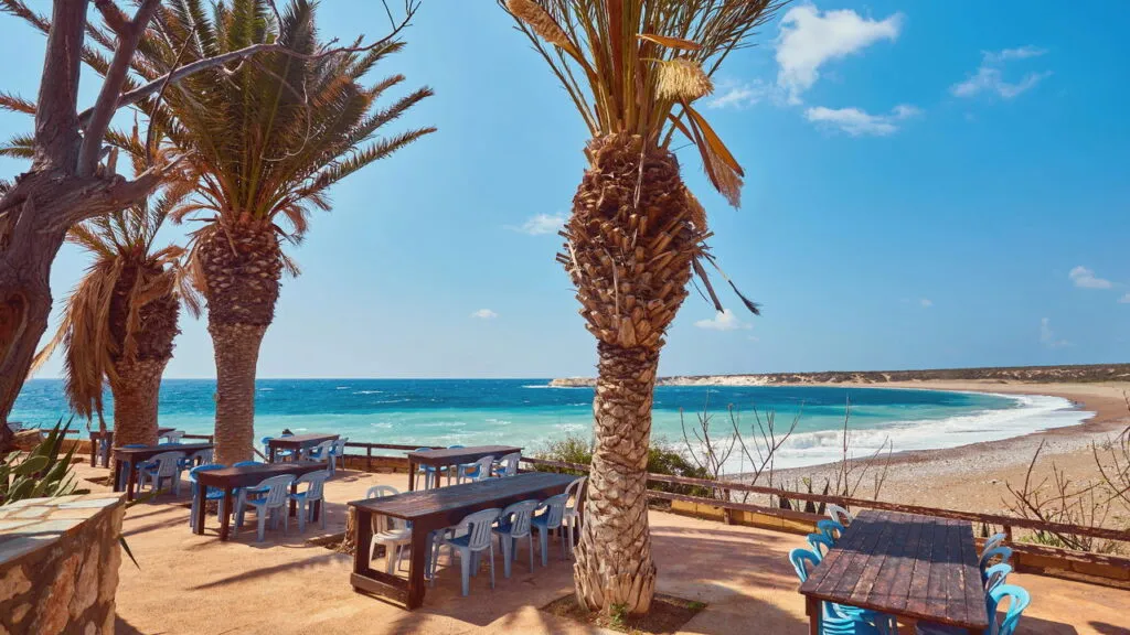 children turning off lights home energy saving