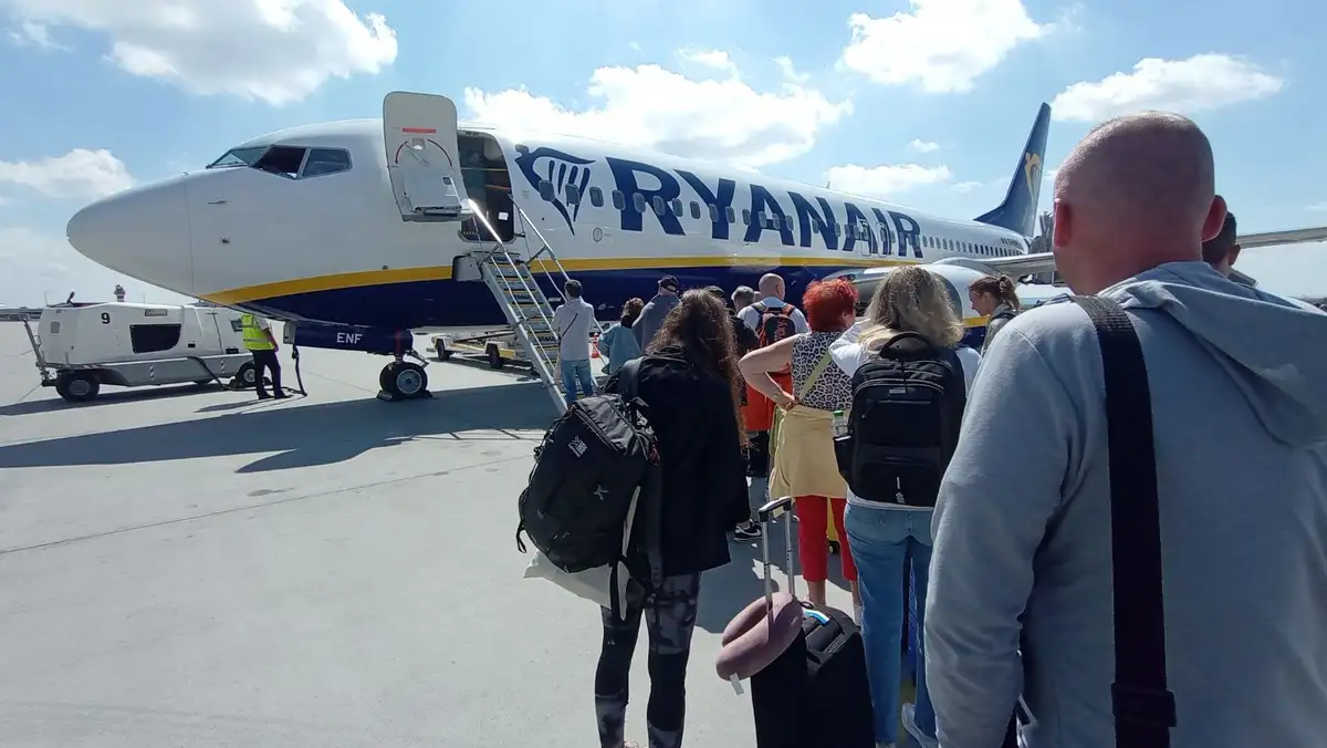 travelers with suitcases boarding italian low cost flight