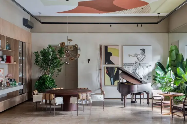 minimalist lifestyle saving money