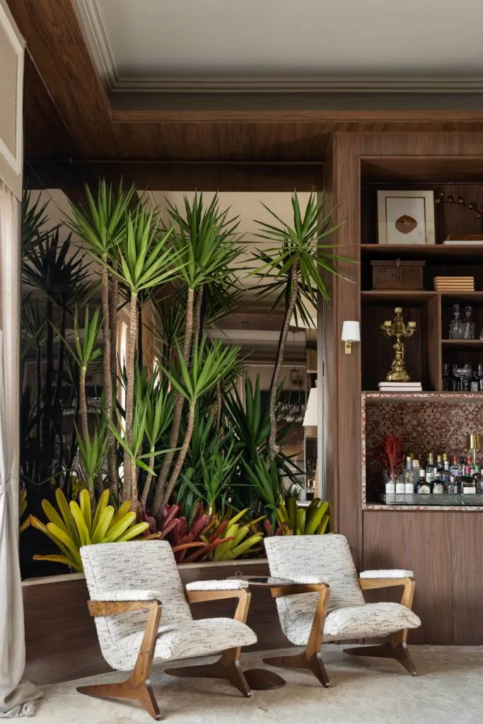 students collaborating with laptops and AI app in german school