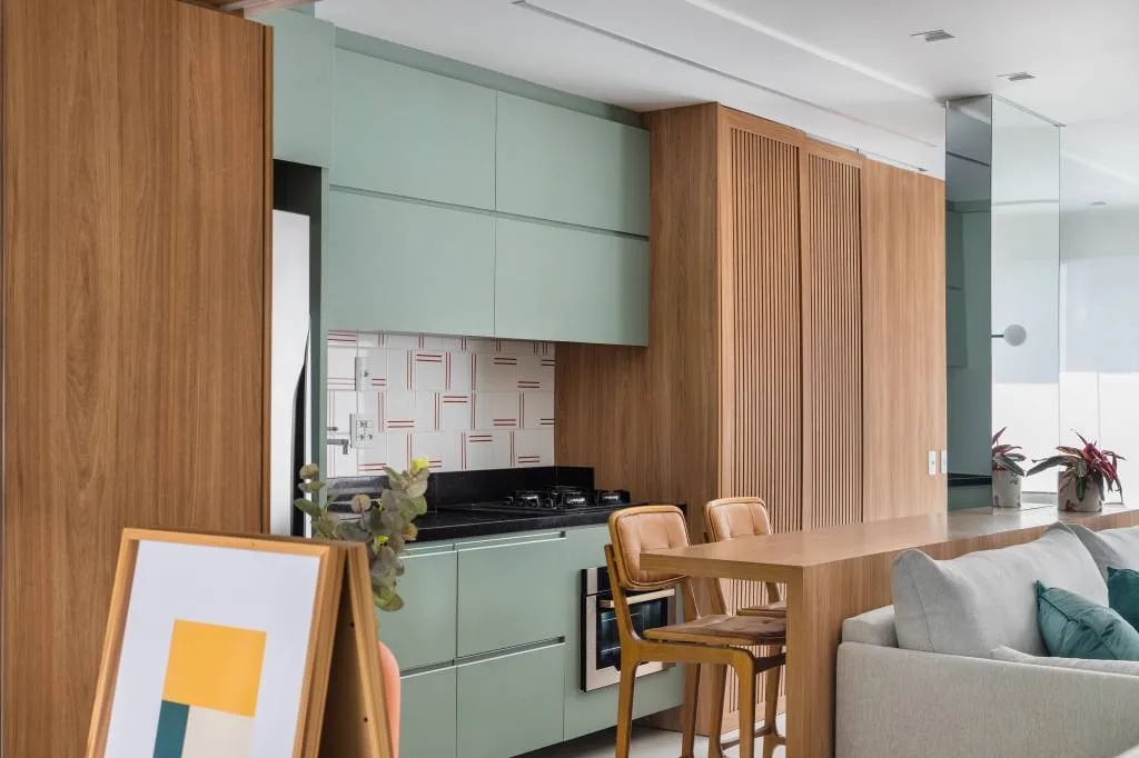 open box of baking soda in refrigerator, bad smell, kitchen hack