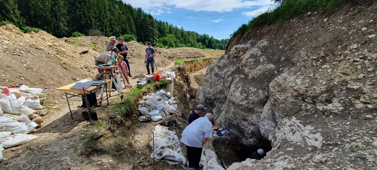 12.000 Jahre alte Knochen in Kiste: Was Archäologen jetzt über deine Heimat verraten - image 2
