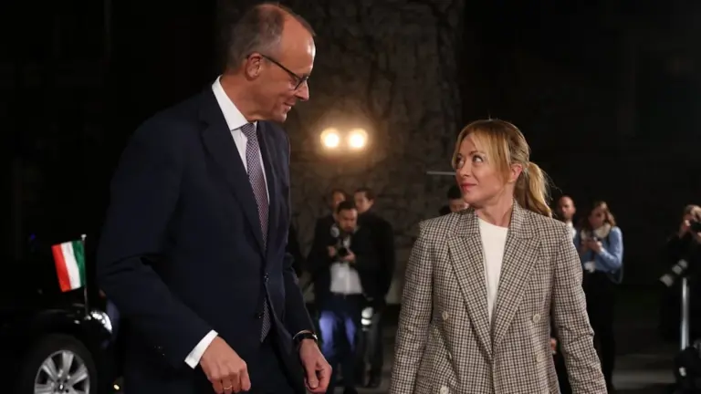 Das schockiert dich: Warum dein Chef heimlich auf deine Körpergröße achtet