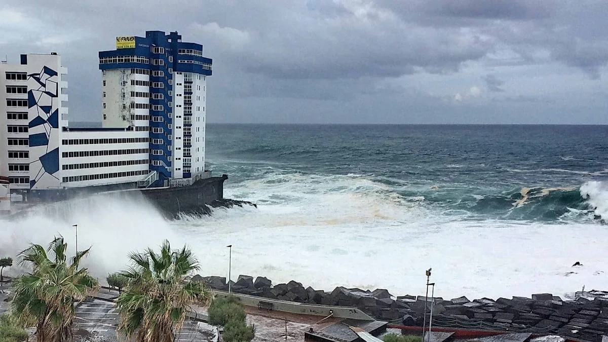 Die Gefahren von extremen Wellen auf den Kanarischen Inseln