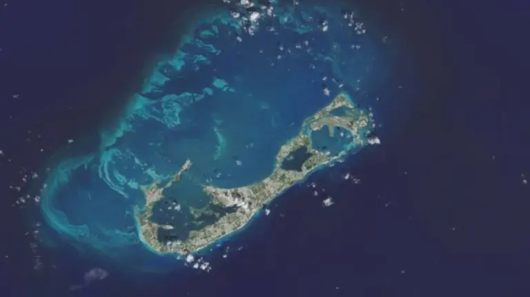 diese versteckte 20-km-schicht hält bermuda davor ab, im atlantik zu versinken