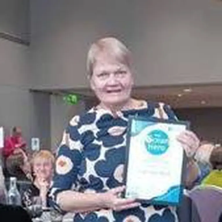 Katriina Bent erhält den Leadership Award bei den Clean Coasts Ocean Hero Awards