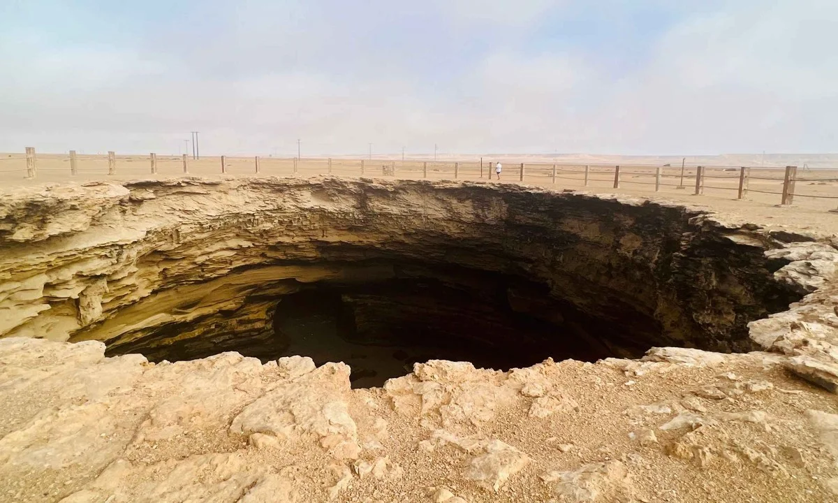 Stopp! Diese 12 Kilometer tiefe Lücke in Chinas Wüste verschweigt der Westen absichtlich.