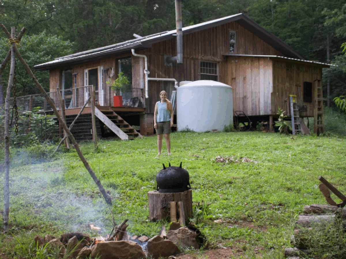 Warum dieses Paar seit 10 Jahren Strom aus dem Netz meidet – und was Sie sofort abschalten sollten