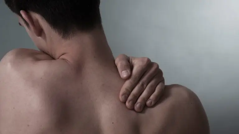 Warum Ihr Chef bei einem "Muskelkater-Schein" sofort misstrauisch wird