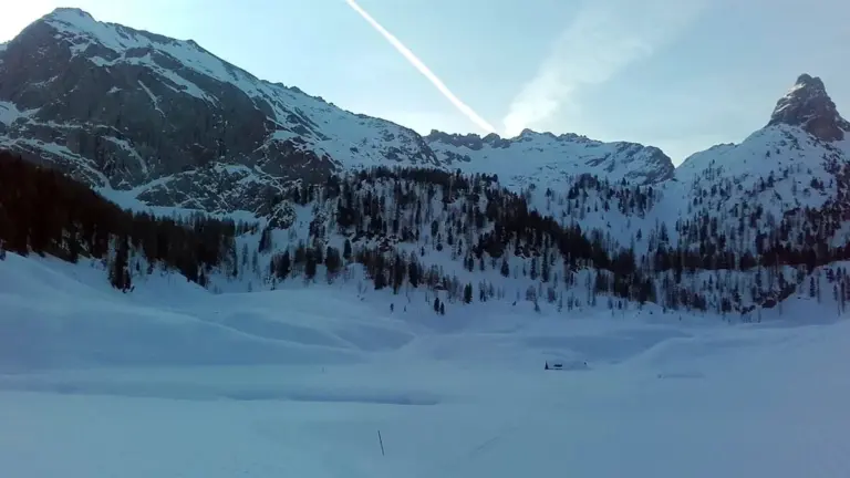 Bergsee friert alles ein: Warum dieser Ort offiziell NICHT Deutschlands kältester Punkt ist