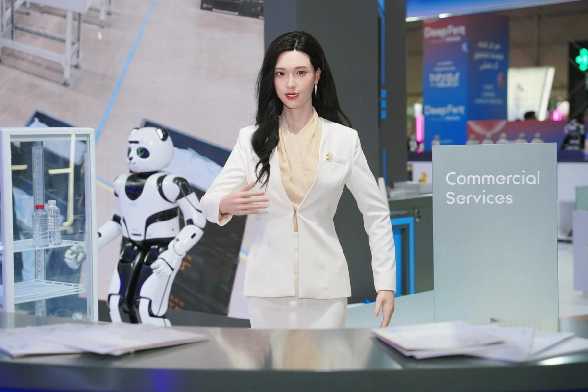 Diese 56cm Puppe lernt Ihre Geheimnisse – und Sie zahlen 2000 Euro dafür - image 2