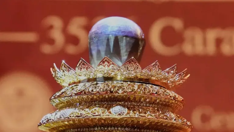 Dieser 3563-Karat-Sternsaphir übertraf ALLE Rekorde – und er lag jahrelang unentdeckt herum