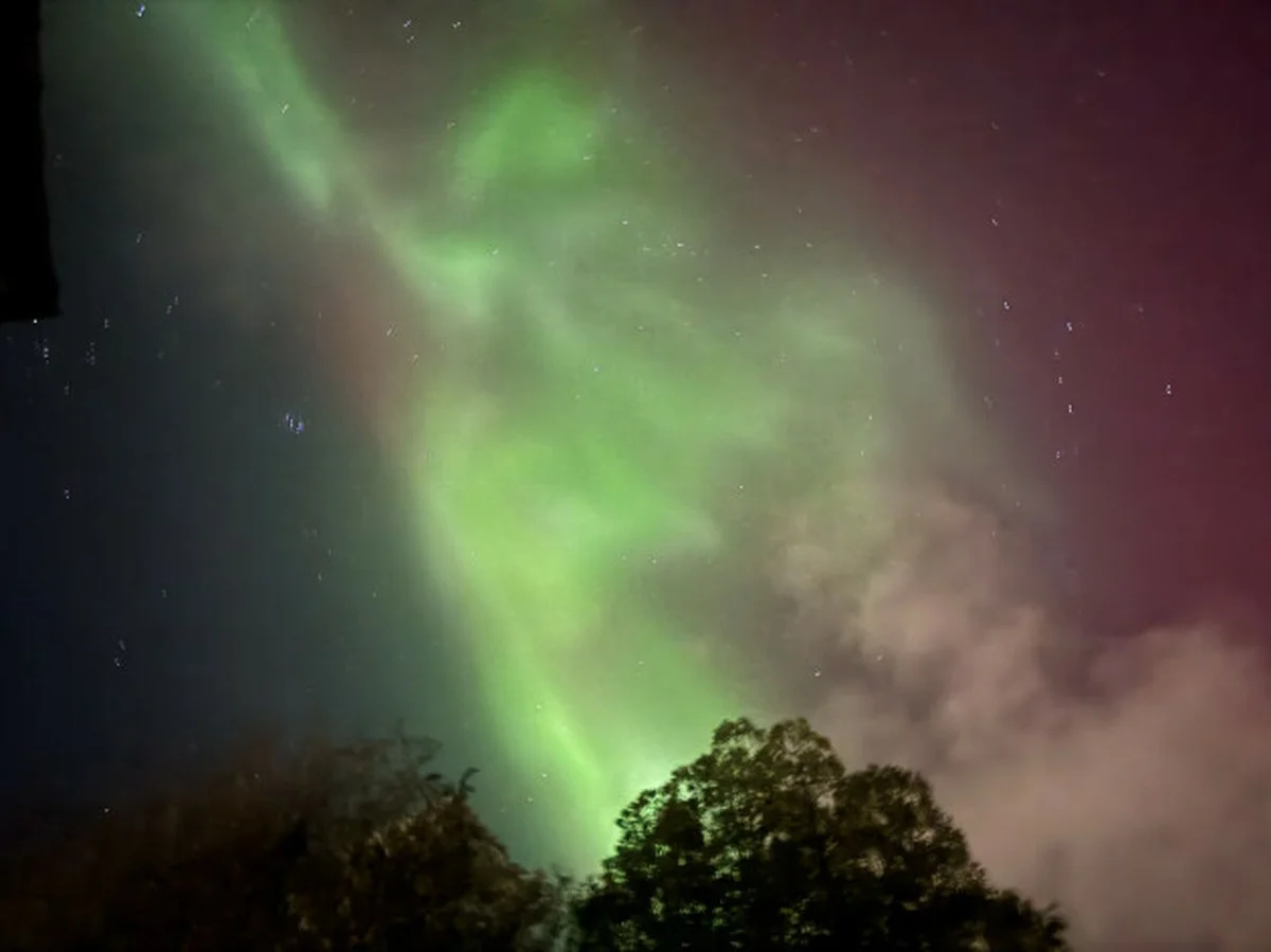 Dieser Blitz-Ausbruch aus der Sonne lässt den Himmel über Irland tanzen – und jeder hat es verpasst - image 1