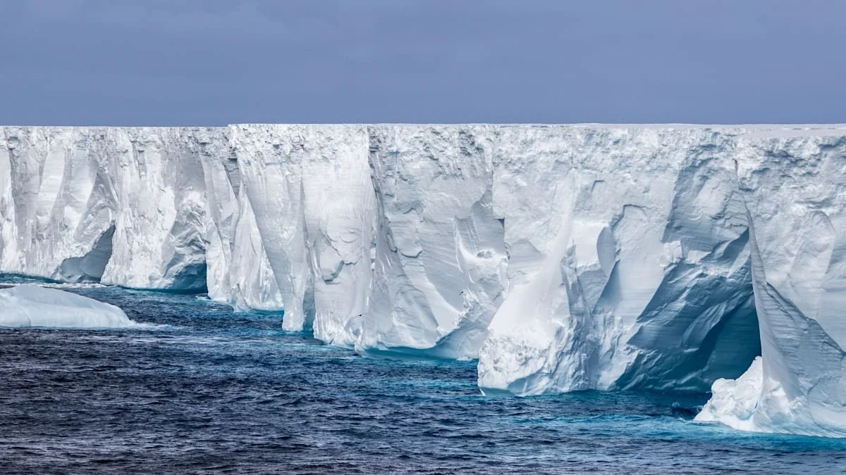 Dieser Eisberg war viermal so groß wie Berlin – jetzt zerfällt er rapide