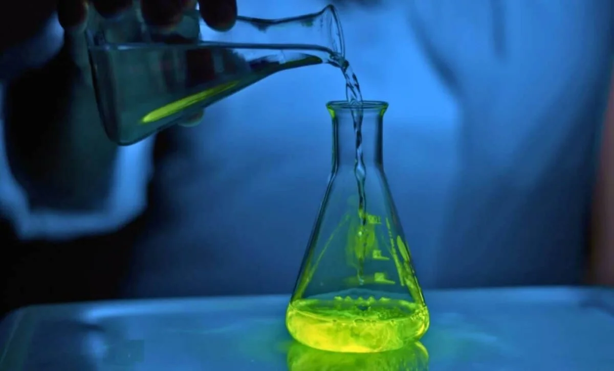 Dieses Chemie-Gesetz, das jeder kennt, ist laut neuer Forschung MÜLL – und das ändert alles