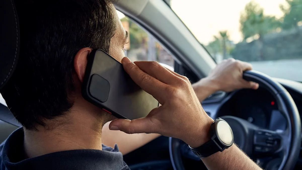 Dieses eine Detail beim Autofahren stiehlt Ihnen Sekunden – und Sie merken es nicht