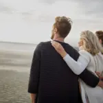 So tickt deine Schwiegermutter wirklich: Der eine Typ, der Beziehungen zerstört (und wie du ihn entschärfst)