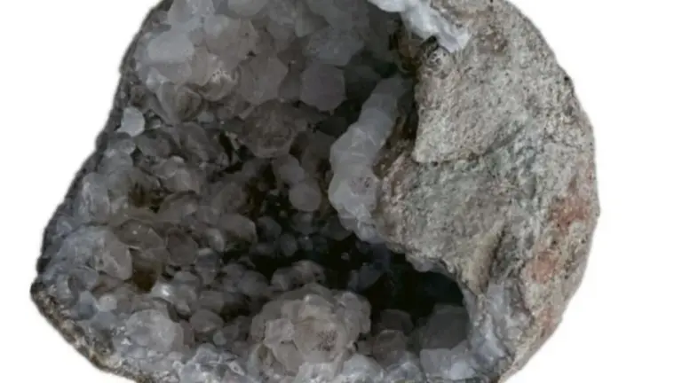 Warum Ihr heimisches Ei zerbricht und dieses 70 Millionen Jahre alte Ding zur Kristall-Geode wurde