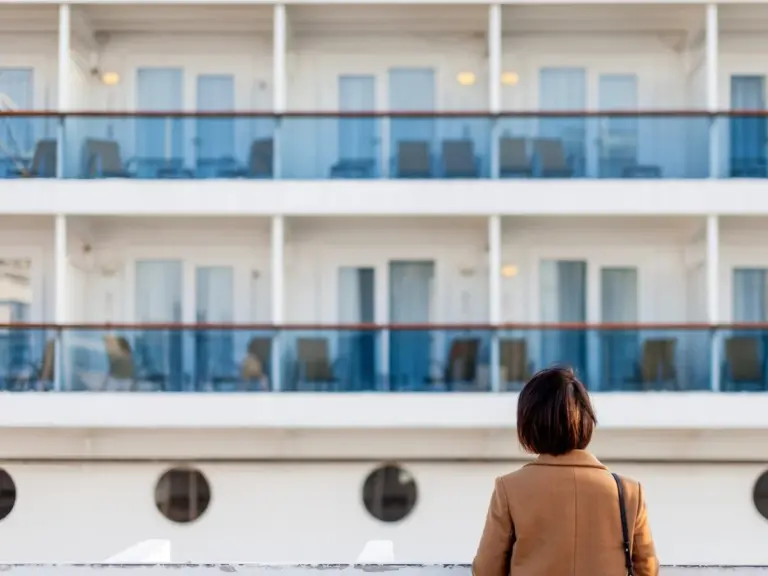 Warum Sie alleine auf Kreuzfahrt MÜSSEN (Experten verschweigen diesen Luxus)