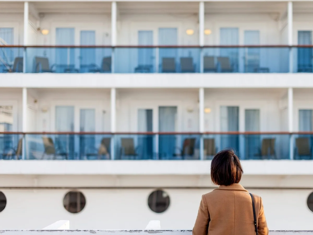 Warum Sie alleine auf Kreuzfahrt MÜSSEN (Experten verschweigen diesen Luxus)