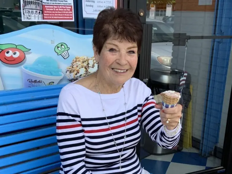 93 und so fit wie mit 50? Diese DREI Gewohnheiten dieser US-Oma halten sie jung