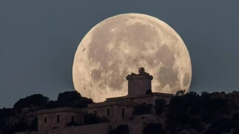 Diese „Schnee“-Mond-Lüge: Warum Ihr Himmelsspektakel kein echtes Super-Event ist