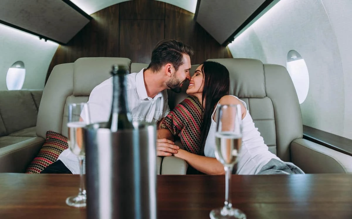 Warum 10.000 Dollar für den Hinflug zur Hochzeit komplett verschwendetes Geld sein könnten - image 1