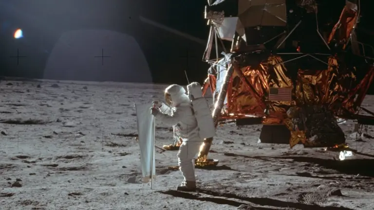 Warum deutsche Astronauten heimlich auf diesen Mond-Trip hoffen (und es Apollo nie geschafft hat)