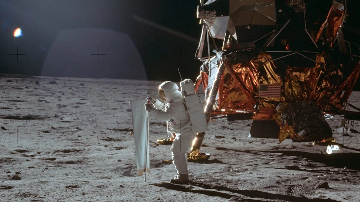 Warum deutsche Astronauten heimlich auf diesen Mond-Trip hoffen (und es Apollo nie geschafft hat)