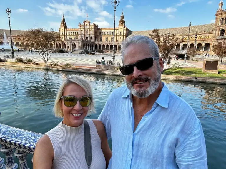 Warum dieses Paar seinem Nachwuchs nichts vererbt – und stattdessen jetzt die Welt bereist