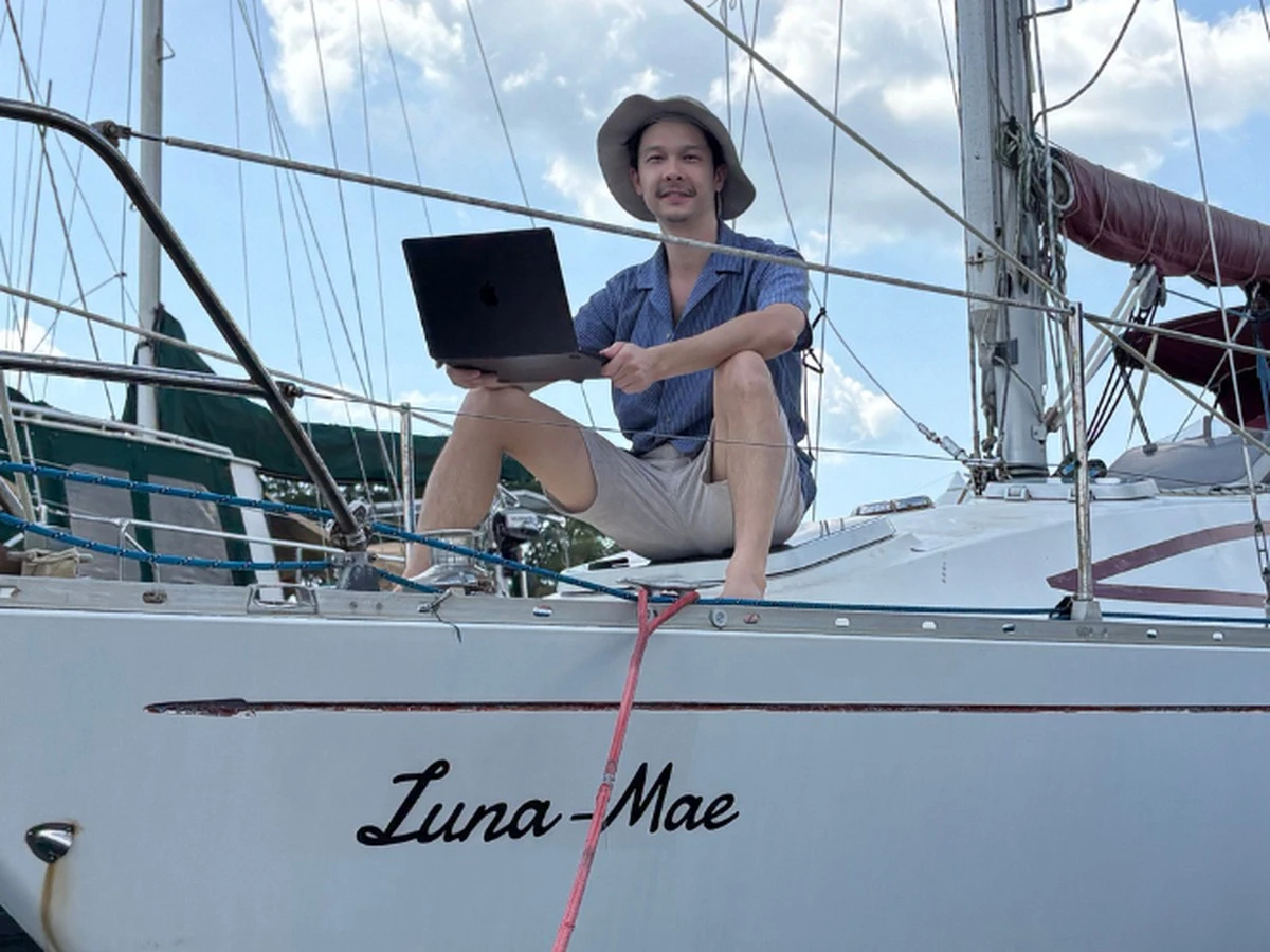 Warum er seinen 9-to-5-Job für einen Schreibtisch auf dem Boot tauschte (und die Nächte durcharbeitet) - image 1
