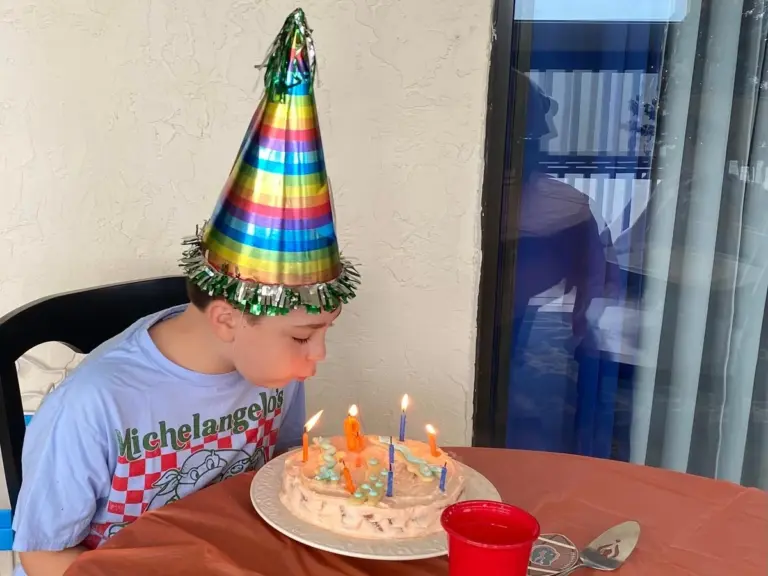 Warum ich meinem Sohn statt großer Party nur das absolute Minimum gönne