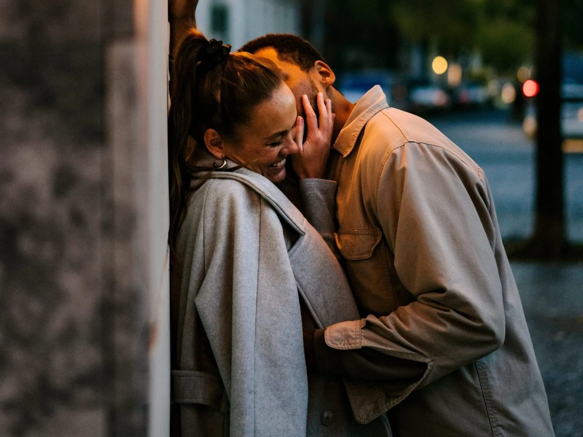 Dating-Apps? Forscher sagt: Genau deshalb verschwendest du deine beste Zeit damit