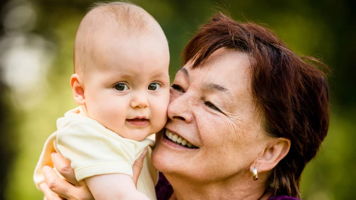 Diese 73-jährige Oma arbeitet Vollzeit für ihre Tochter – und das ist der wahre Grund, warum sie nie in Rente geht - image 2