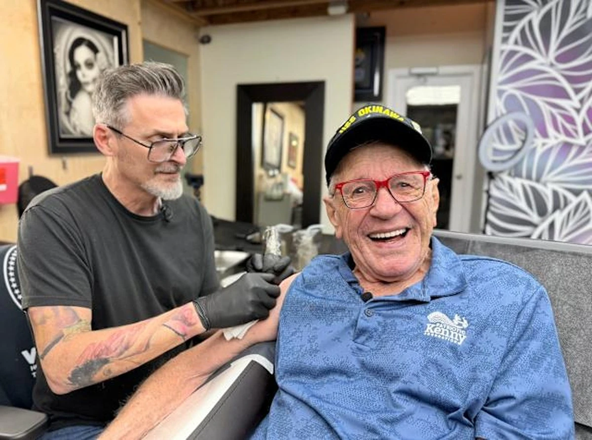 Diese 84-jährige Veteranen-Legende hat sich tätowieren lassen – und das steckt hinter der überraschenden Freundschaft - image 2