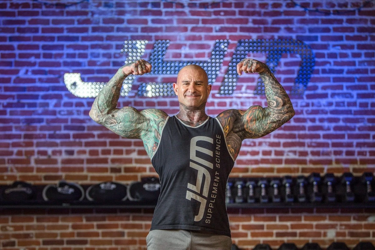 Dieser 58-jährige Fitness-Experte verrät: Warum Ihr Trainingsplan Sie älter macht