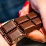 Dieser eine Trigger stoppt Ihr Gehirn nicht: Warum Sie nach dem Essen trotzdem zu Chips greifen