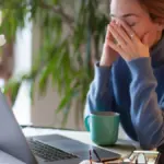 Dieser unsichtbare Zwang macht Sie krank und ruiniert Ihre Karriere