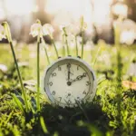 Ihr verliert schon jetzt eine Stunde: Deshalb ist die Zeitumstellung 2026 kritisch für Ihr Depot.