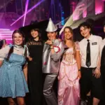 Meine Teenager-Töchter gehen mit mir im Club auf die Bühne – und das ist die dunkle Wahrheit dahinter