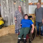 Mit 74 im Wohnmobil: Dieses Rentnerpaar zieht behinderten Enkel auf – und bricht alle Regeln