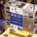 Nie mehr vergessen: Dieser 800-Kilo „Koffer“ transportiert das teuerste Zeug der Welt – und Sie bemerken nichts.