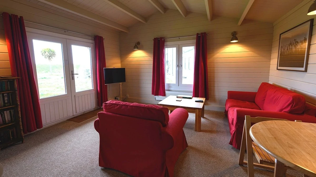 Sie ist 81 und lebt im Wohnmobil: Warum sie ihr viel zu großes Haus dafür stillschweigend verkaufte - image 1