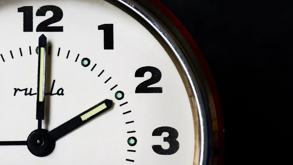 Vergessen Sie den Wecker: Die Stunde, die uns 2026 echt weh tut, kommt früher als gedacht